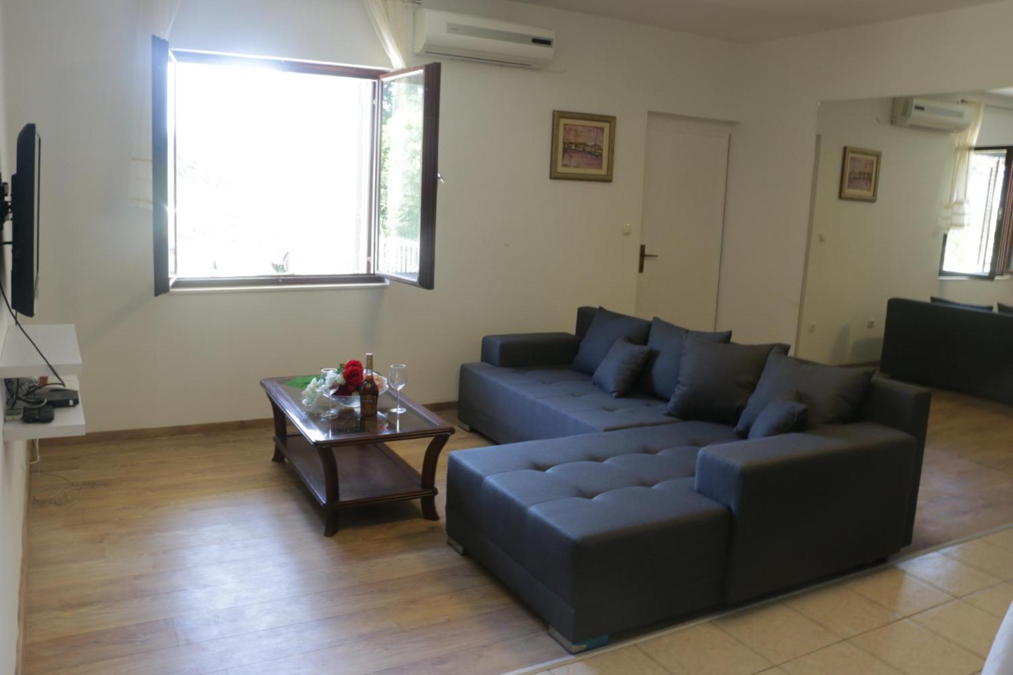 Beachfront Apartment Drazen, With Garden And Parking Split Kültér fotó