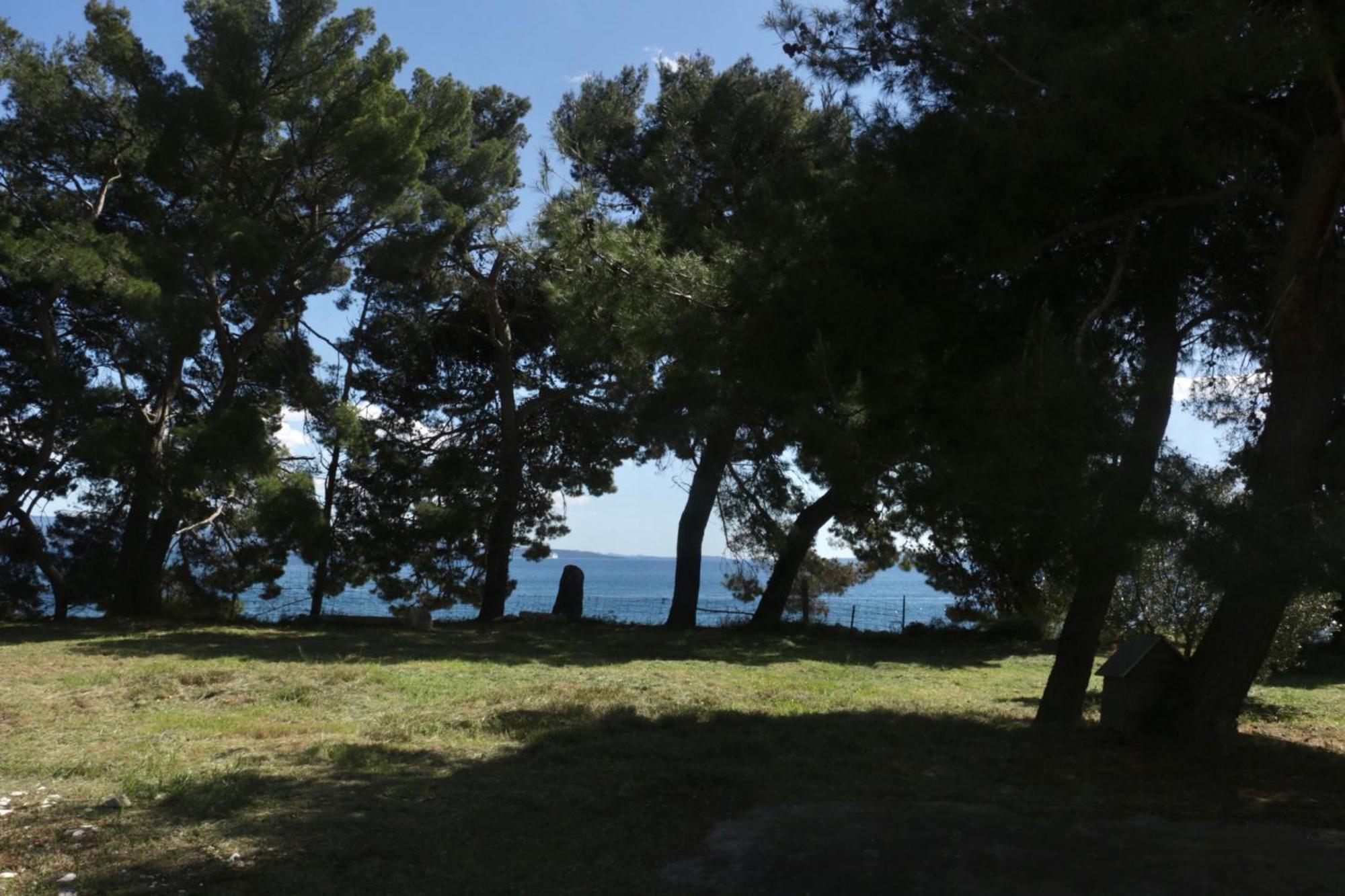 Beachfront Apartment Drazen, With Garden And Parking Split Kültér fotó
