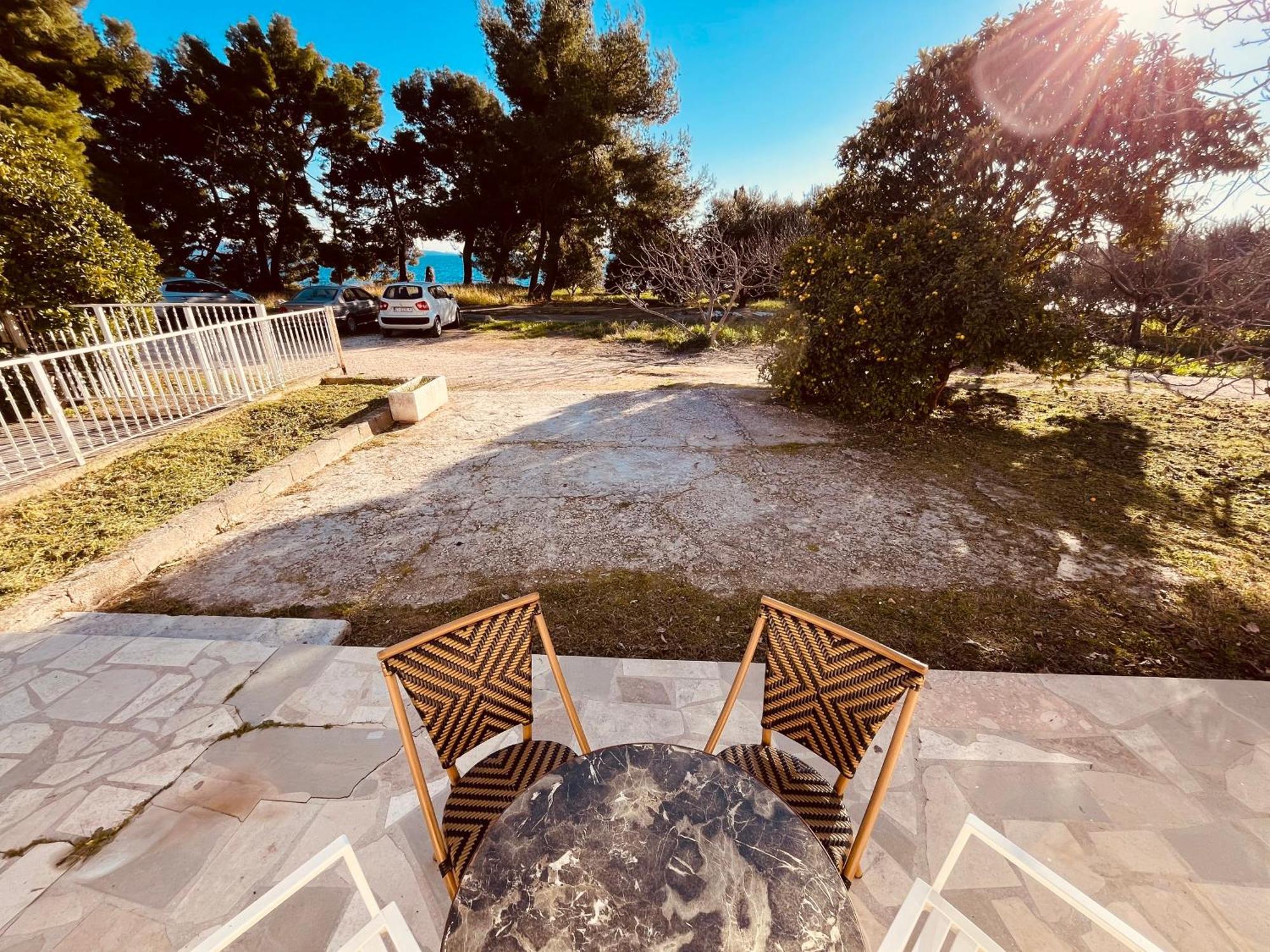 Beachfront Apartment Drazen, With Garden And Parking Split Kültér fotó