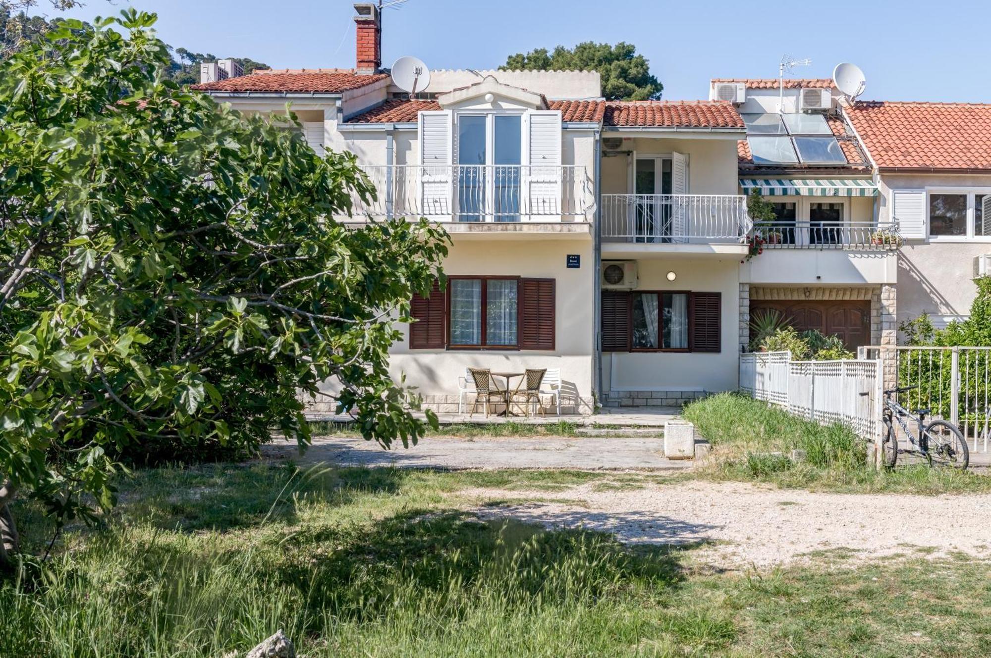 Beachfront Apartment Drazen, With Garden And Parking Split Kültér fotó