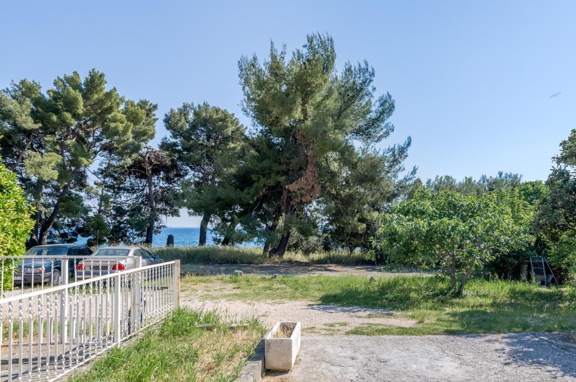 Beachfront Apartment Drazen, With Garden And Parking Split Kültér fotó