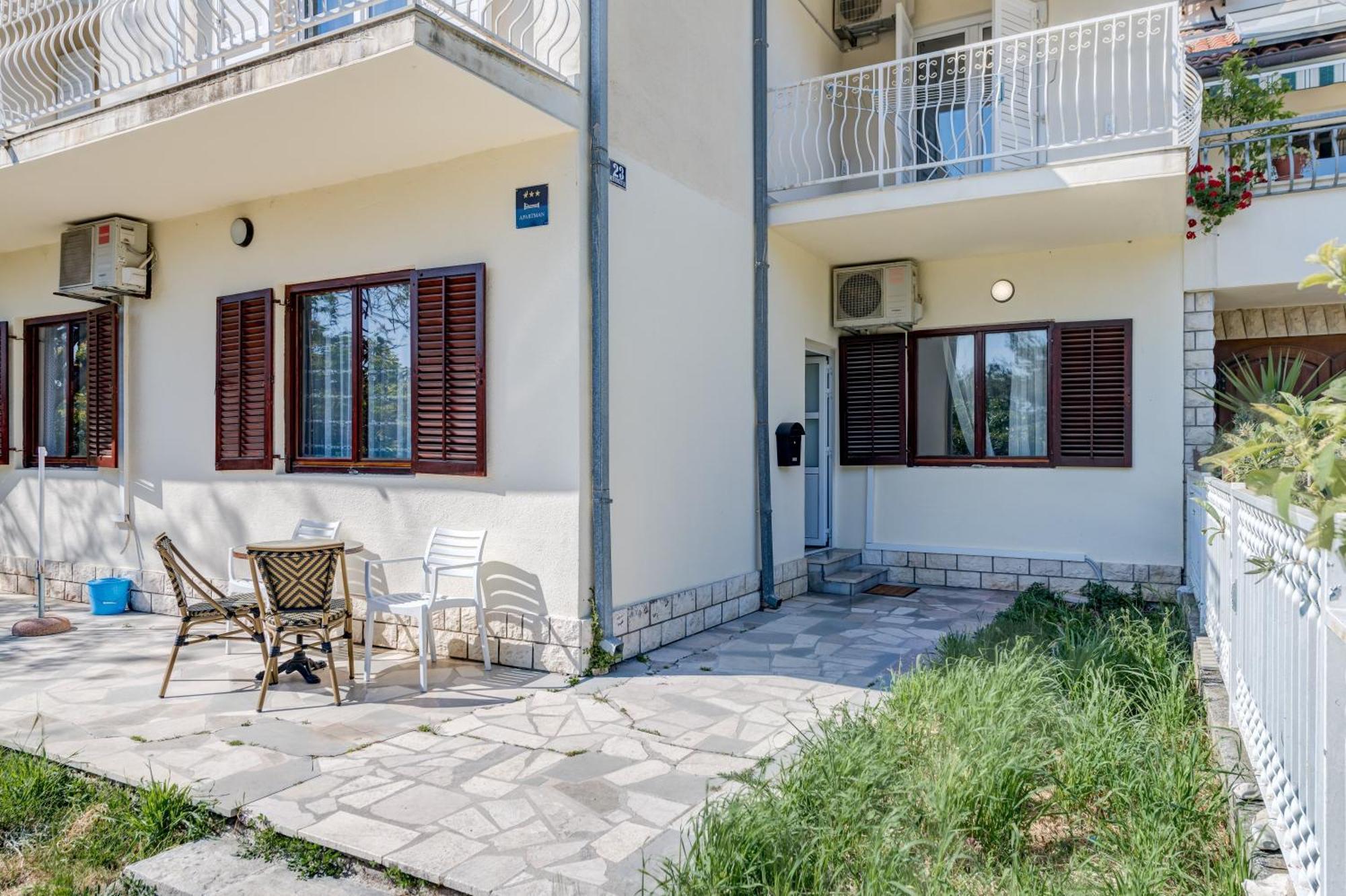 Beachfront Apartment Drazen, With Garden And Parking Split Kültér fotó