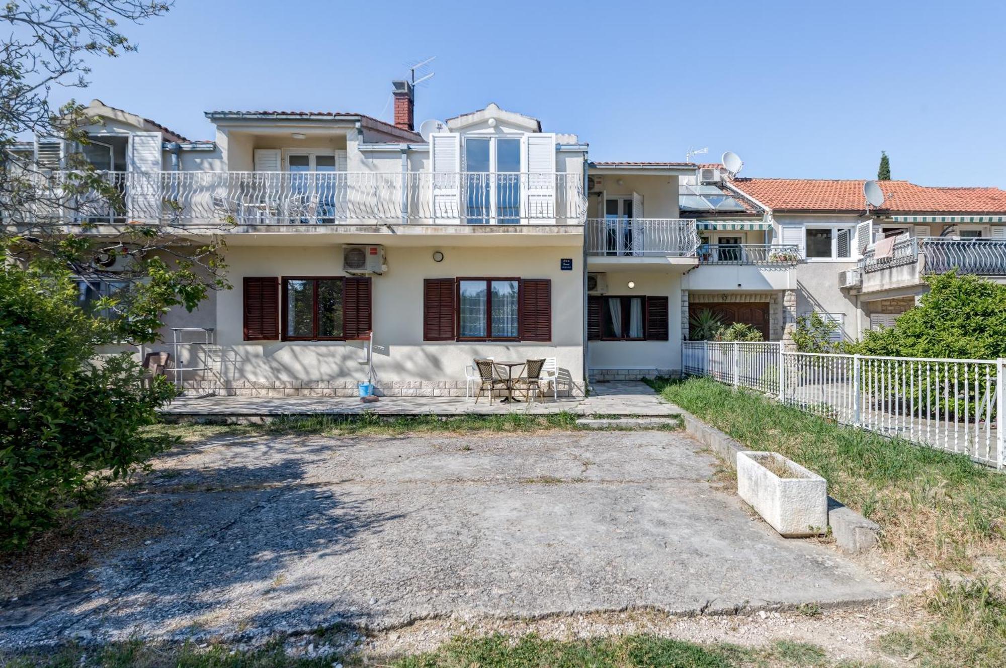 Beachfront Apartment Drazen, With Garden And Parking Split Kültér fotó