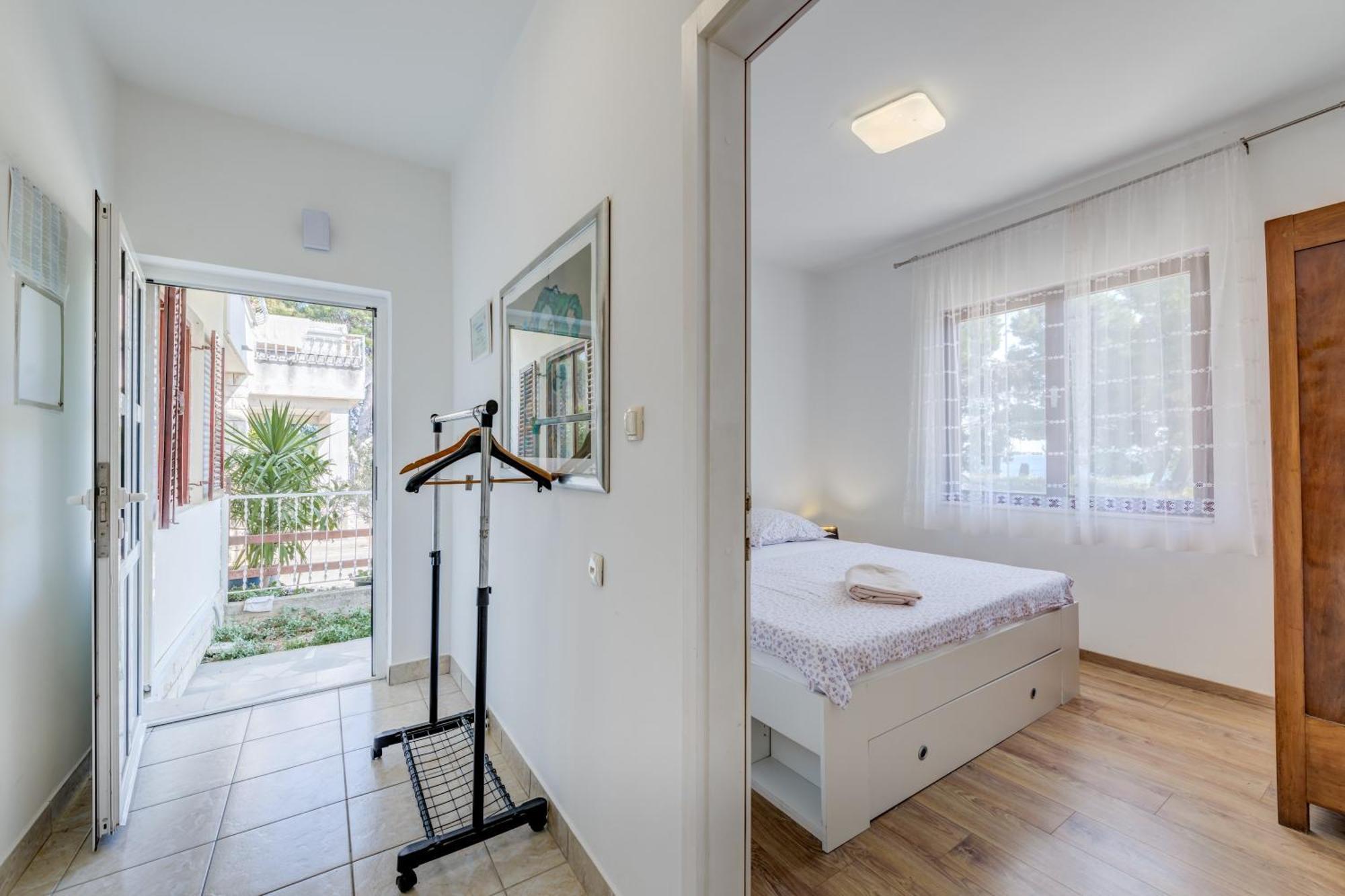 Beachfront Apartment Drazen, With Garden And Parking Split Kültér fotó