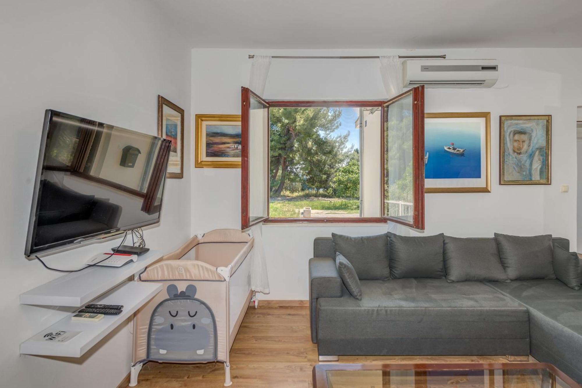Beachfront Apartment Drazen, With Garden And Parking Split Kültér fotó