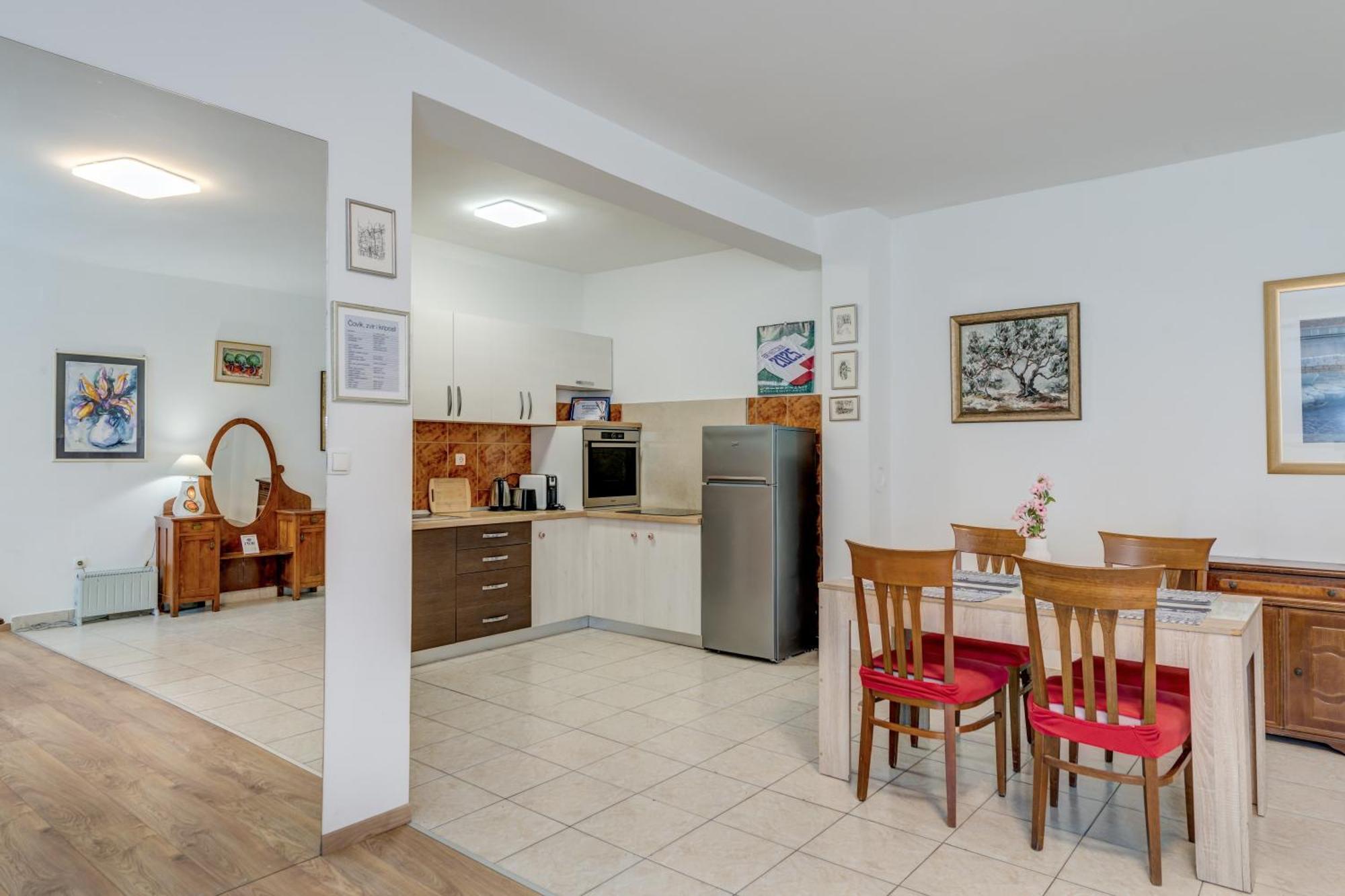 Beachfront Apartment Drazen, With Garden And Parking Split Kültér fotó