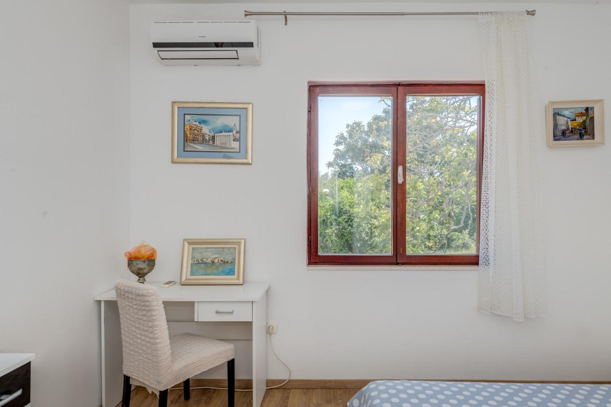 Beachfront Apartment Drazen, With Garden And Parking Split Kültér fotó