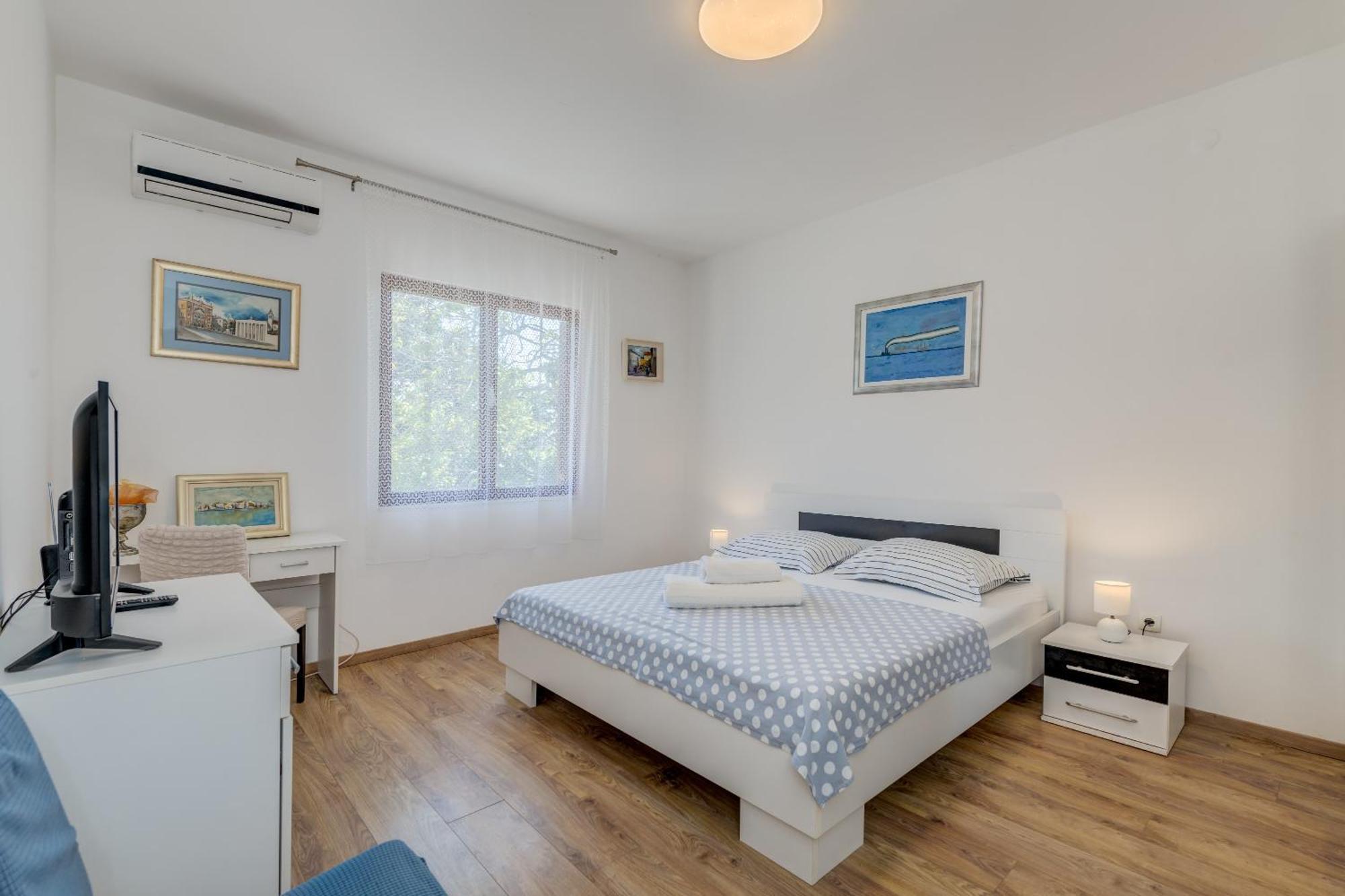 Beachfront Apartment Drazen, With Garden And Parking Split Kültér fotó