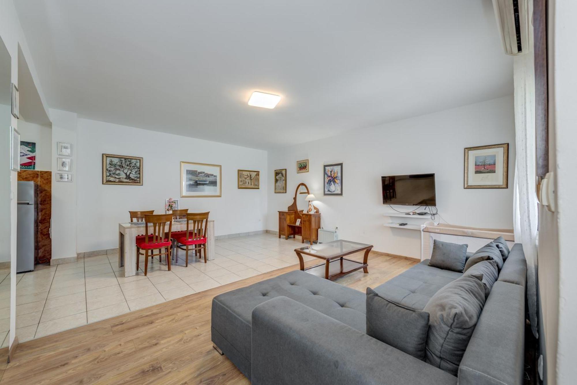 Beachfront Apartment Drazen, With Garden And Parking Split Kültér fotó